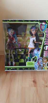 Monster High Classroom - Ghoulia Yelps & Cleo de Nile