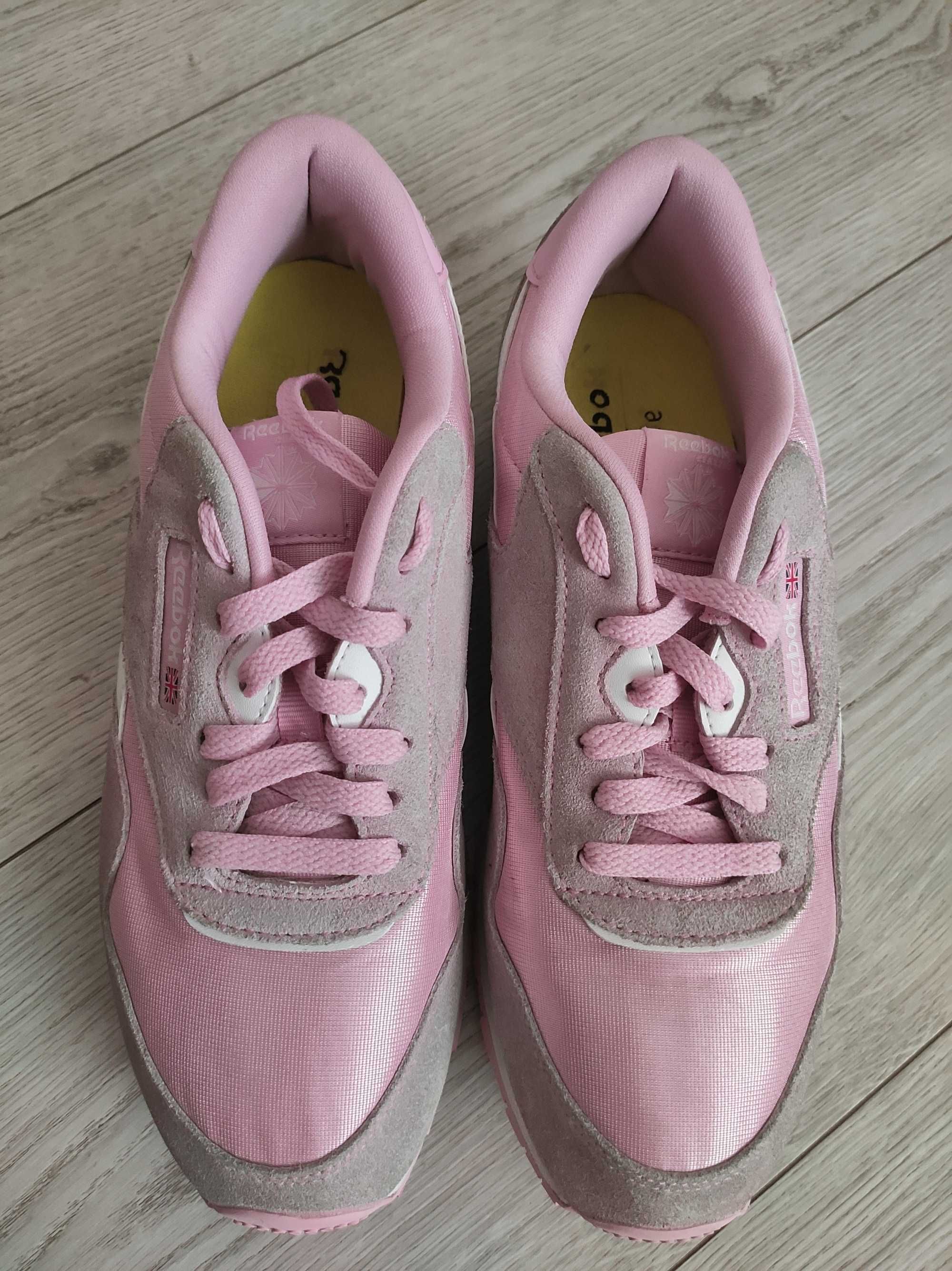 Różowe buty typu sneakersy Reebok