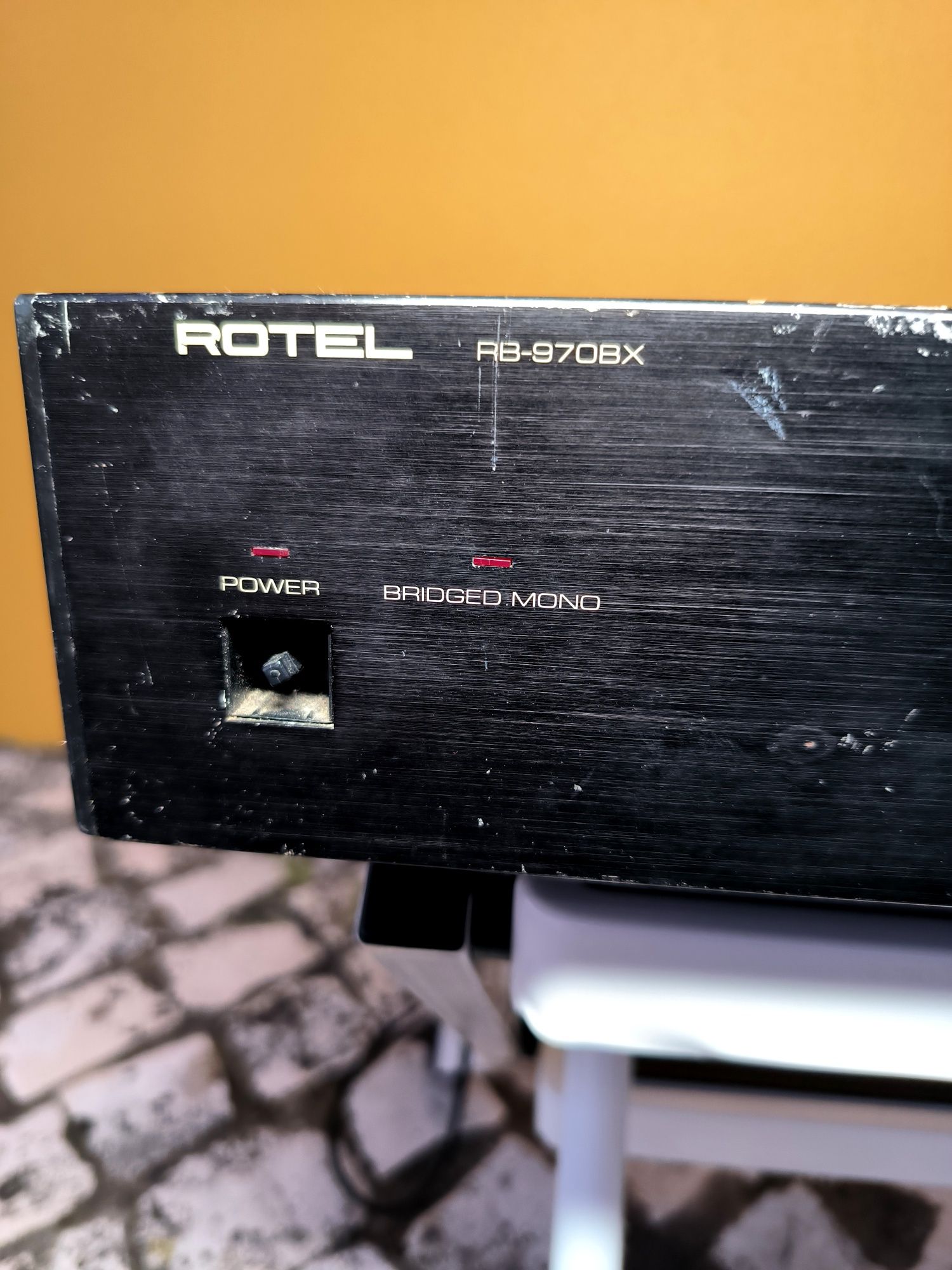 Amplificador Rotel RB-970BX Vintage