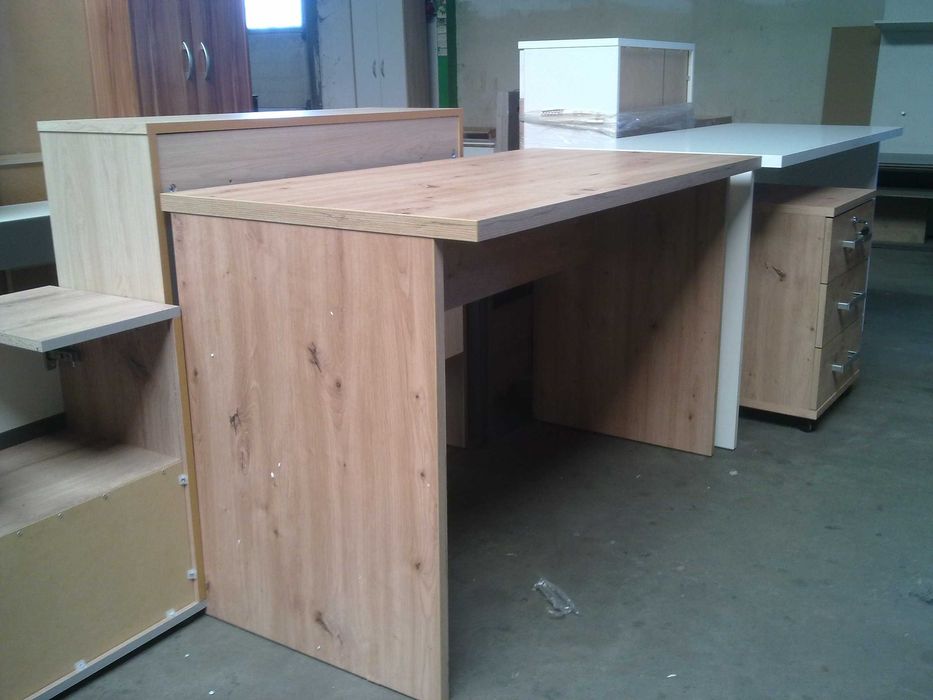 Biurko z kontenerkiem (dąb artisan) Nowe