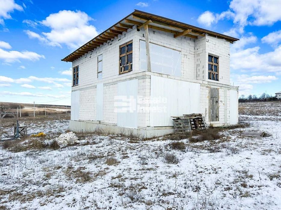 Продам домовладение в частном посёлке, по адресу: ул. Монтажная, 1.