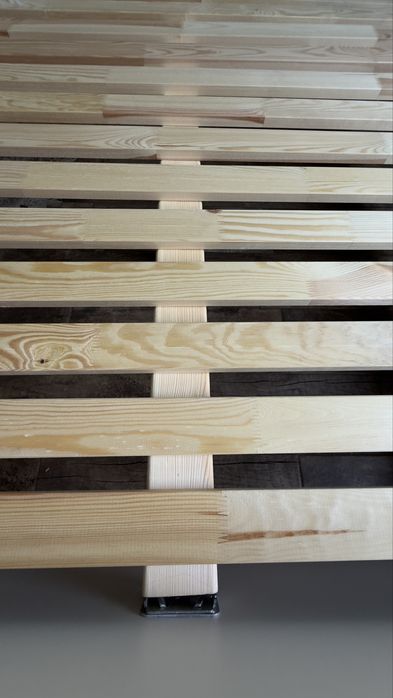 Rama łóżka + materac 160x200 cm stan bardzo dobry