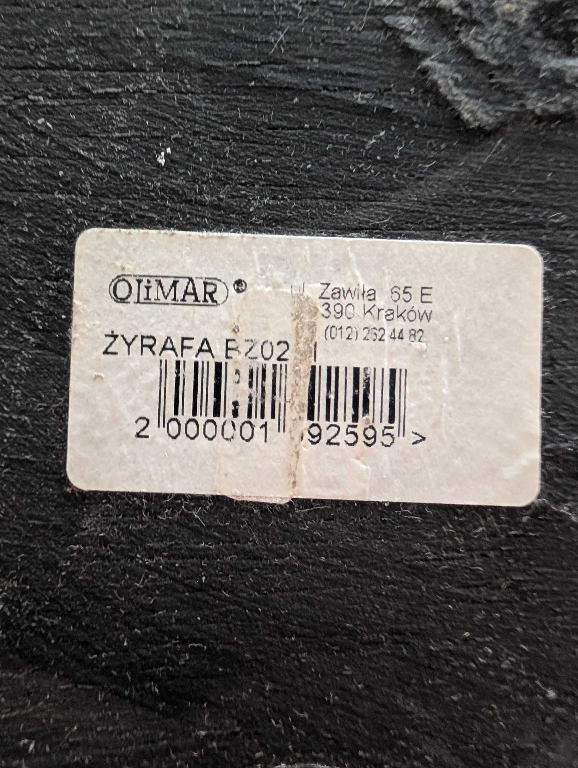 żyrafa z drewna.
