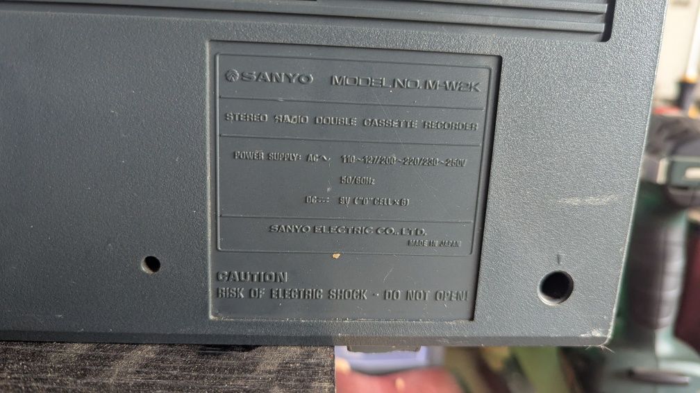 Вінтажна японська магнітола бумбокс Sanyo M-W2K.