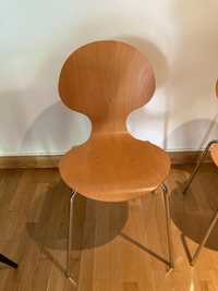 Cadeiras em madeira (4) empilháveis
