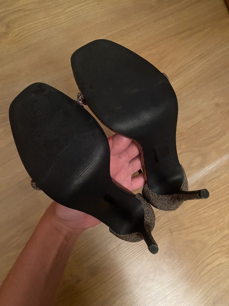Sandały na szpilce złote Steve Madden r.38