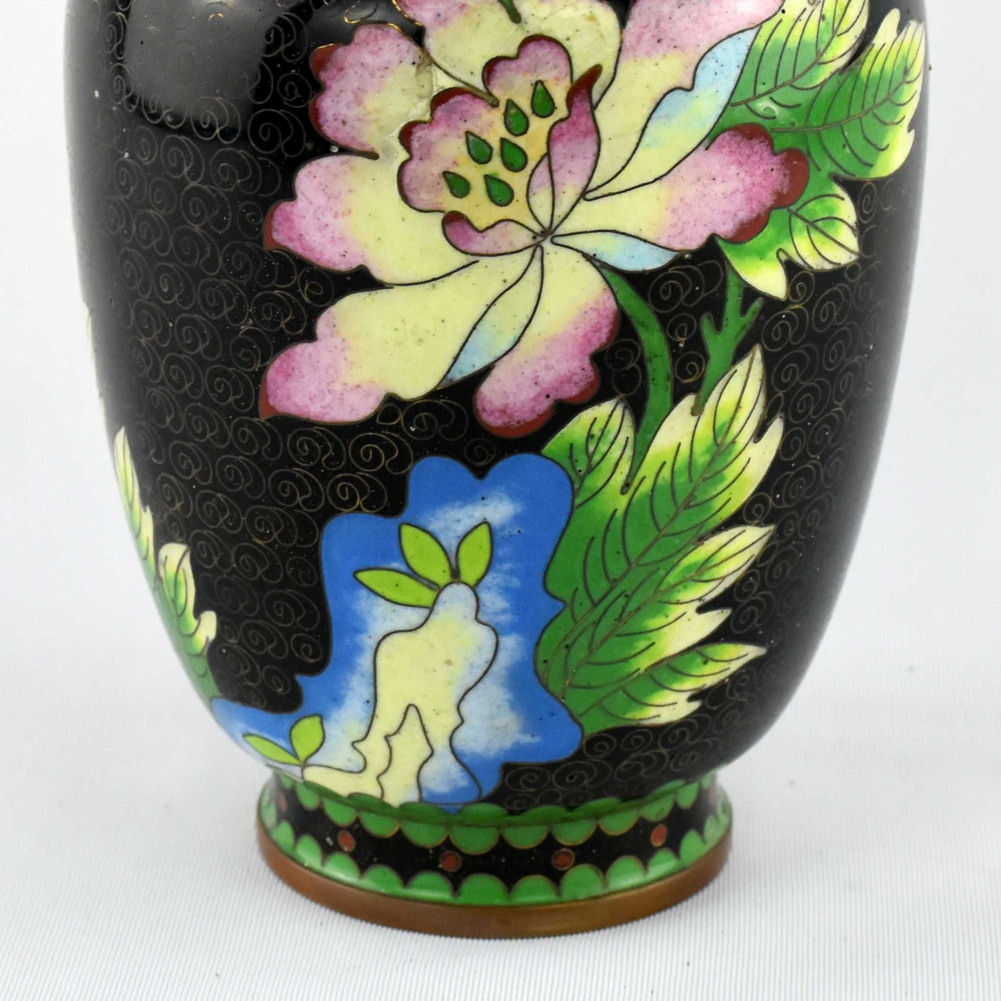 Jarra em Cloisonné, China, decorada com flores, séc. XX