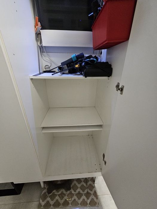 Szafa biała trzydrzwiowa 140x50 szafka