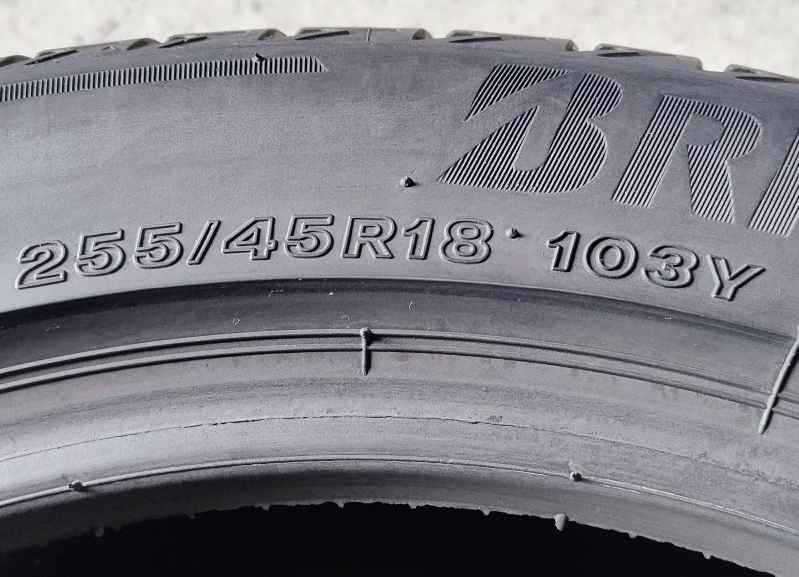 Шини літні R18 255/45 Bridgestone Turanza T005