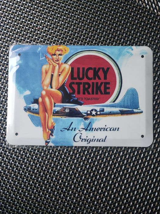 Metalowy szyld Lucky Strike