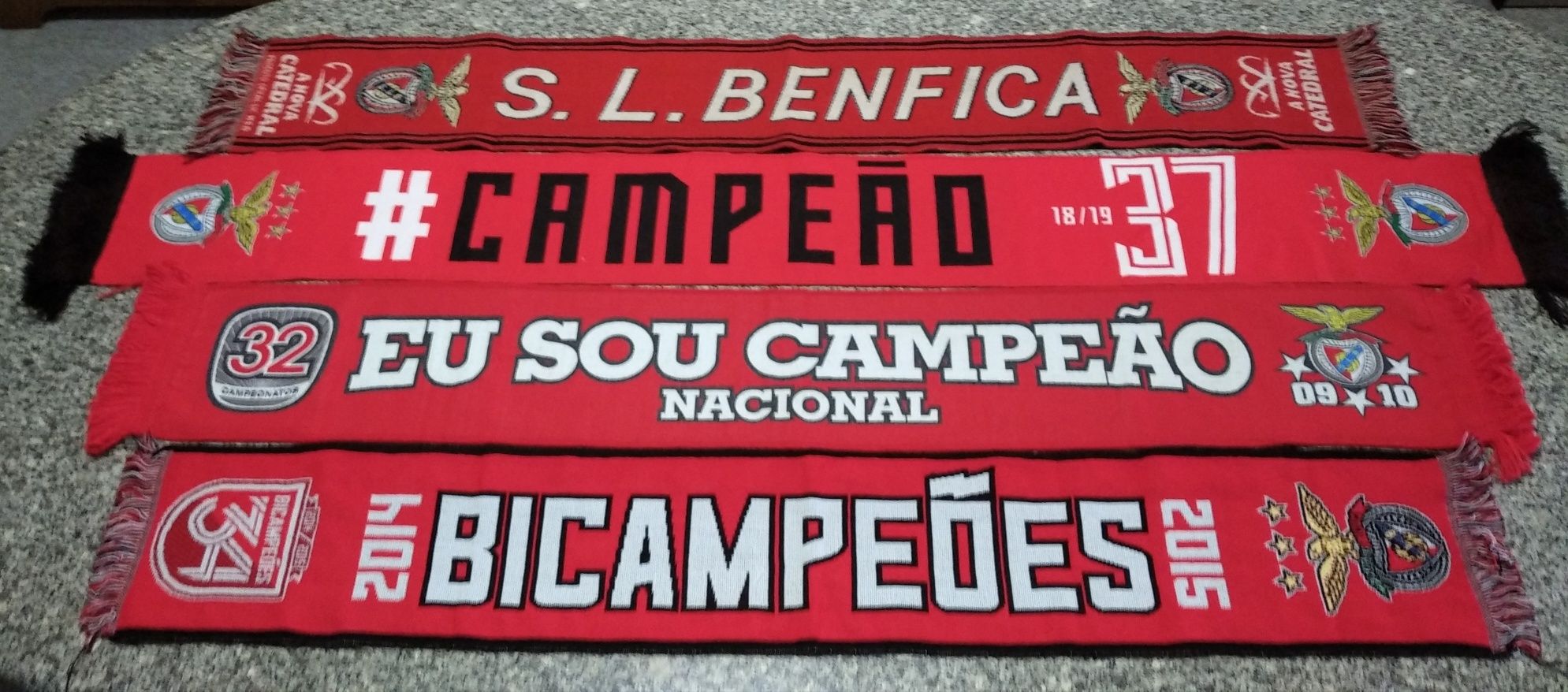 Cachecóis originais do Benfica - Vários disponíveis por 5€