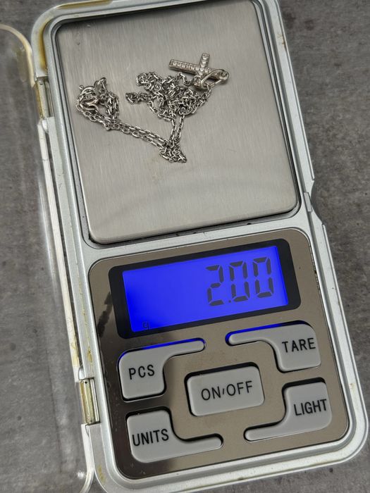 Срібний ланцюжок з хрестиком в камінчиках