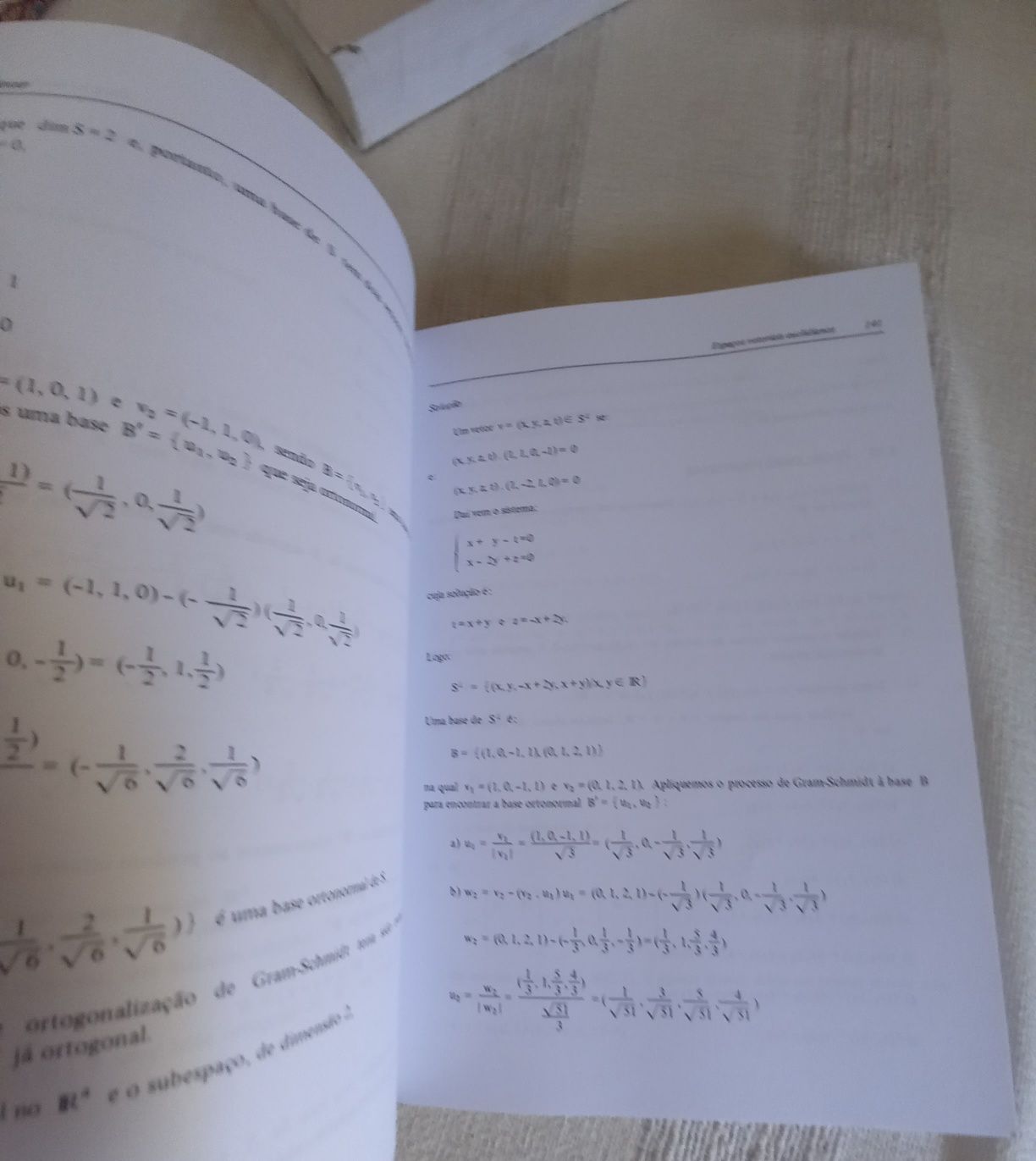 Álgebra Linear de Alfredo Steinbruch e Paulo Winterle