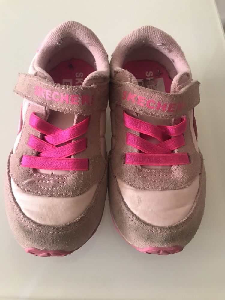 Ténis Skechers cor de rosa de menina