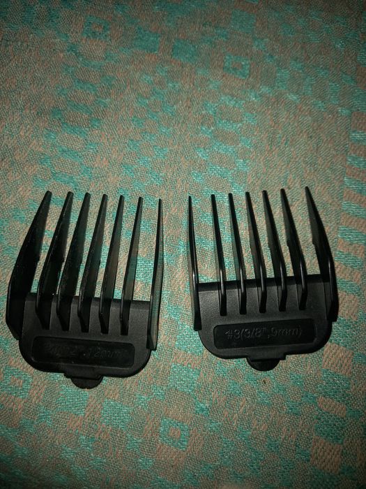 Машинка для стрижки волос от сети с самозатачивающимися ножами.