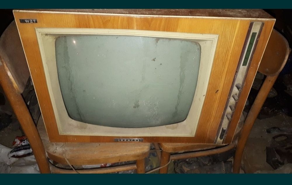 Telewizor LAZURYT z czasów PRL-U