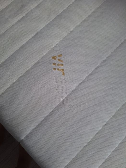 Sprzedam łóżko z materacem 90 cmx200