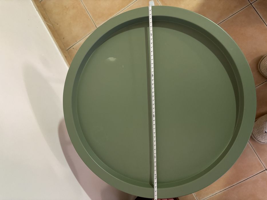 mesa de apoiso redonda em metal verde