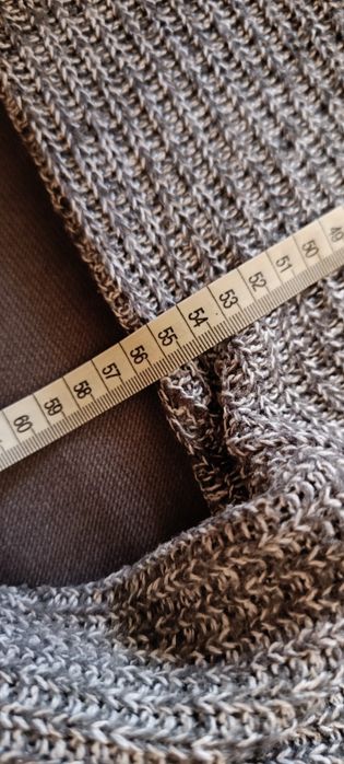 Sweterek z serduszkami na łokciach