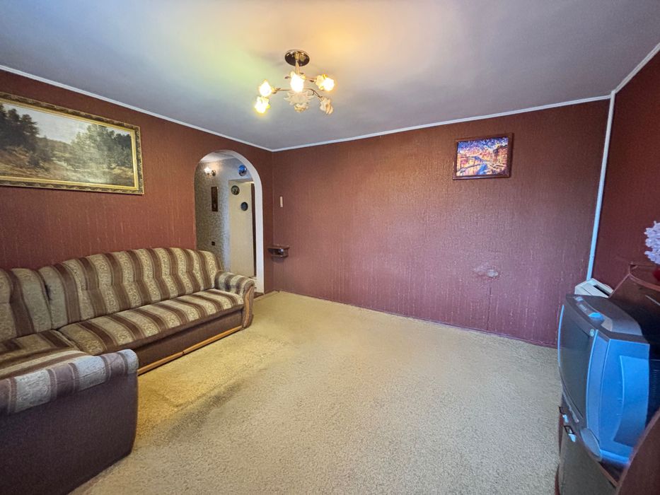 Трикімнатна квартира в районі ЦРЛ