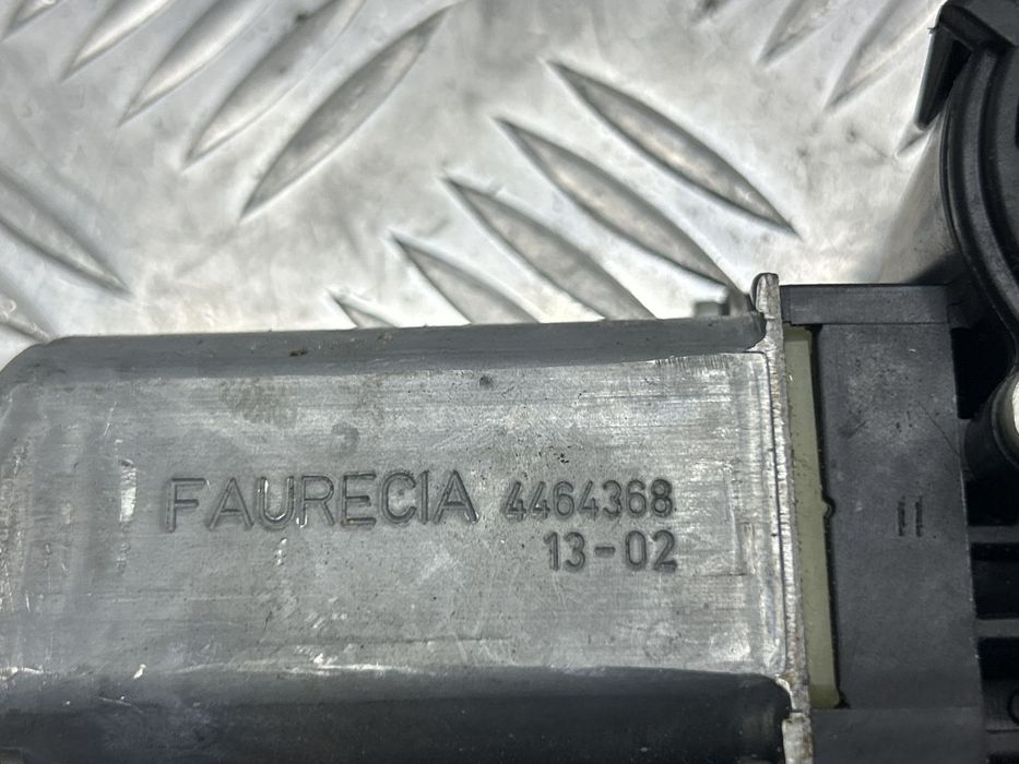 Моторчик регулировки наклона спинки сиденья правый 5N0959762A для Audi