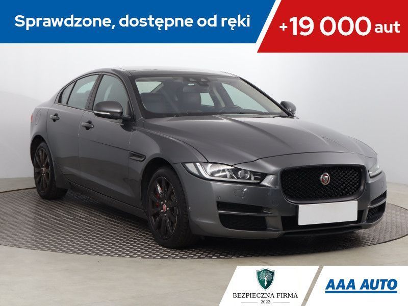 Jaguar XE 20t, Automat, Skóra, Navi, Xenon, Bi-Xenon, Klimatronic, Tempomat,