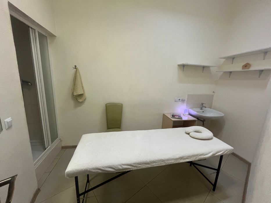 Кабінет з душем у салоні на Набережній Перемоги погодинно/по днях