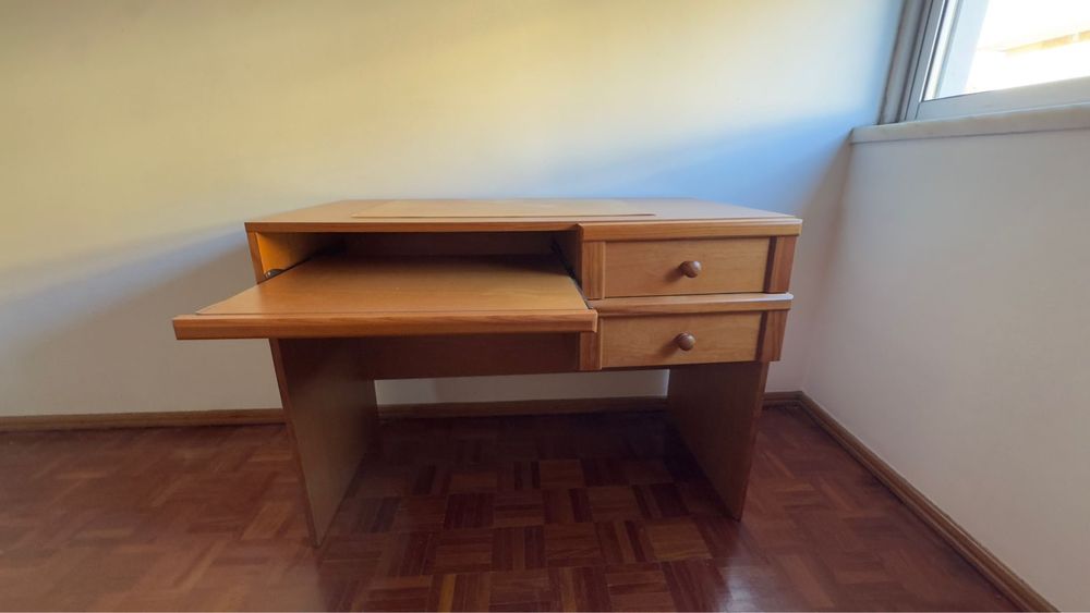 Estúdio + cama + colchão + Secretária