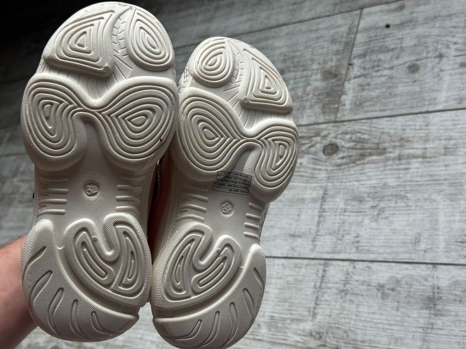 Зимові кросівки для дівчинки