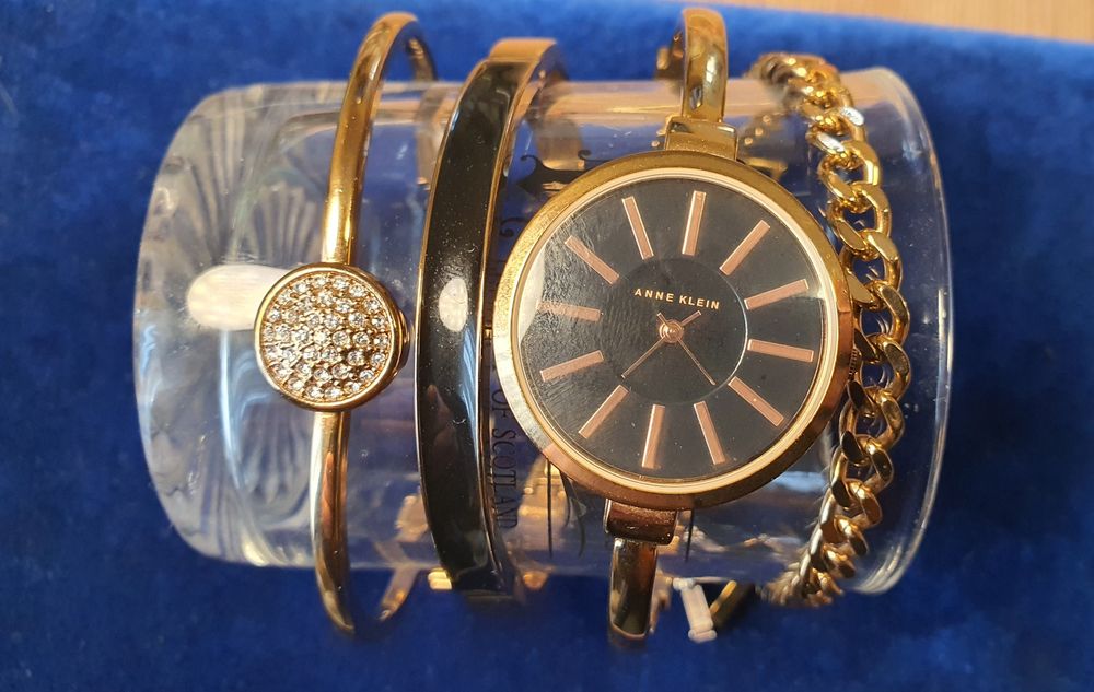 Часы  Anne  Klein