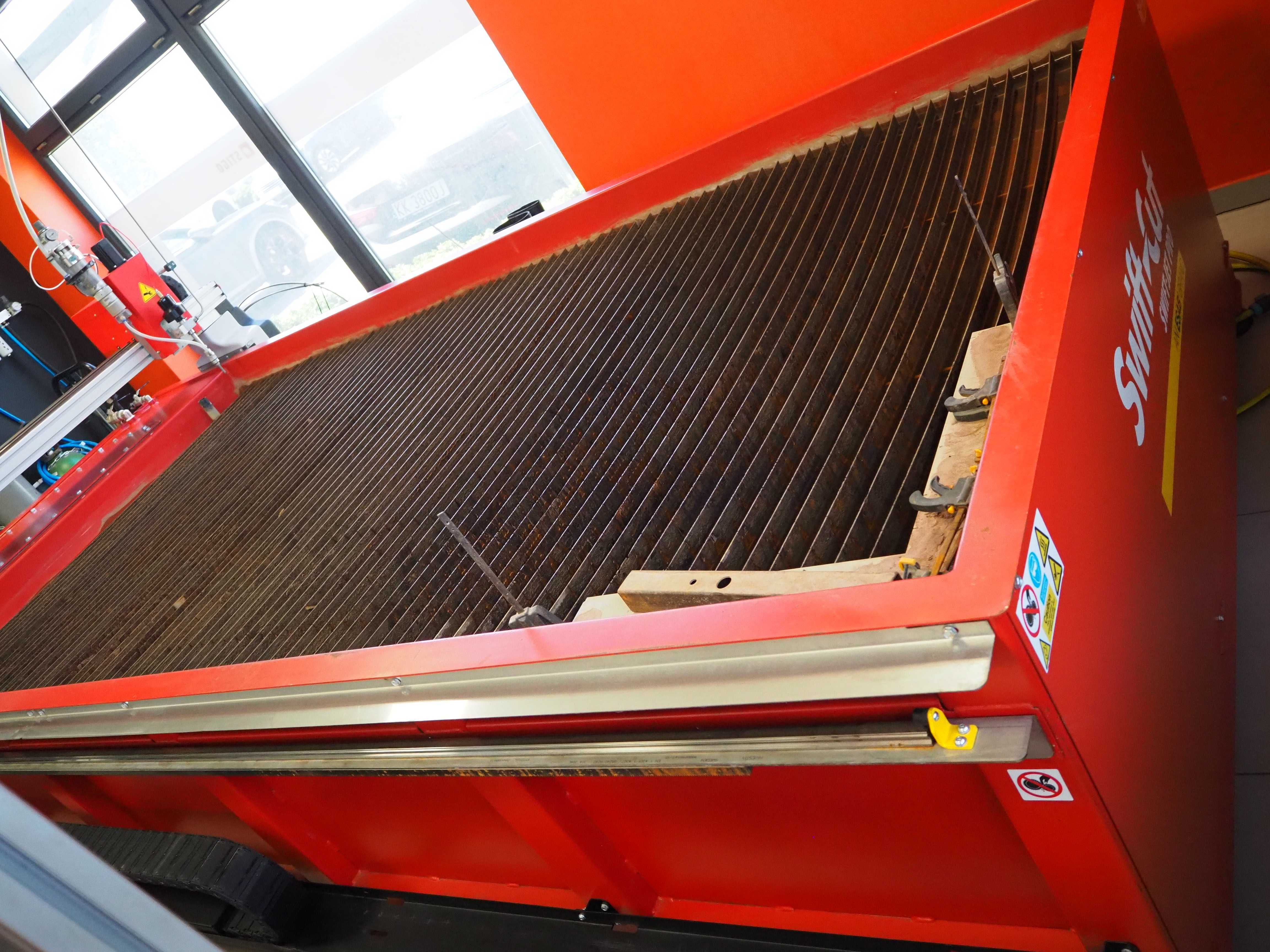 Wycinarka wodna CNC Swift-Jet Pro 15kW 3000x1500mm – maszyna pokazowa