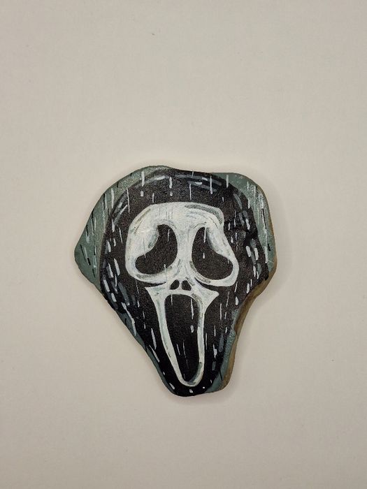 Ręcznie malowany kamień krzyk ghostface obraz obrazek