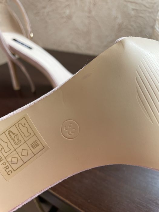 Продам босоніжки