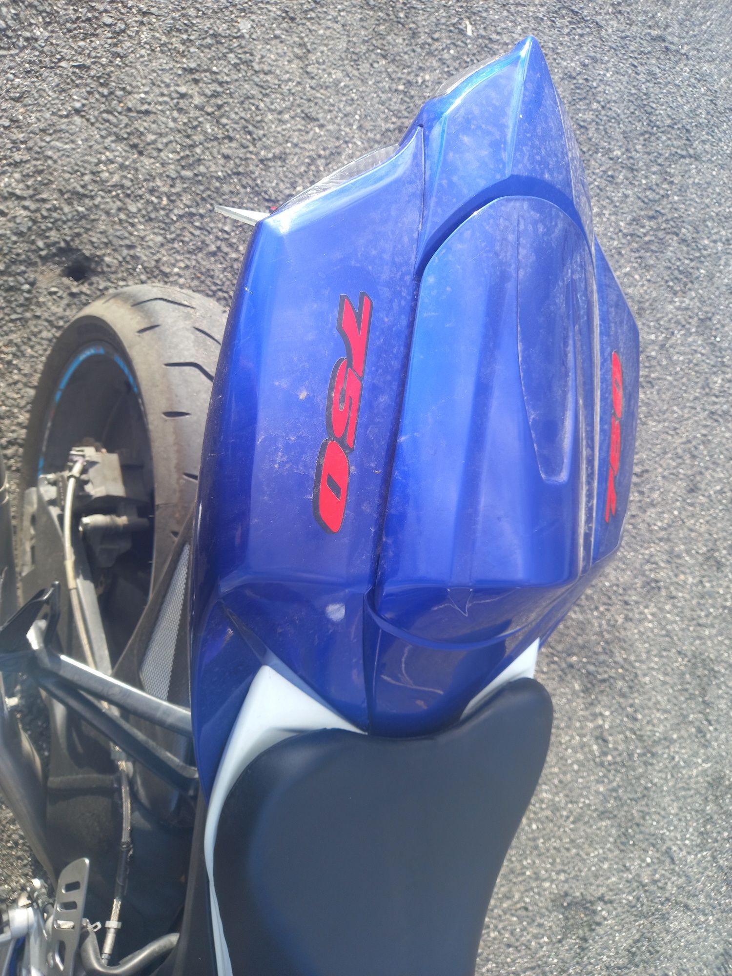 Suzuki gsxr 750.