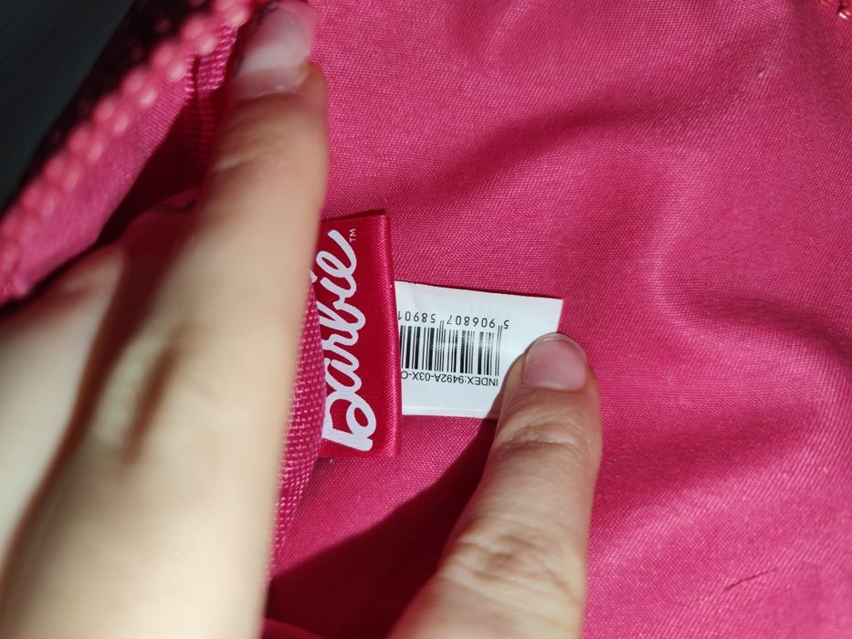Barbie różowa pojemna śliczna kosmetyczka damska