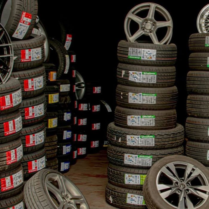 Pneus novos e usados