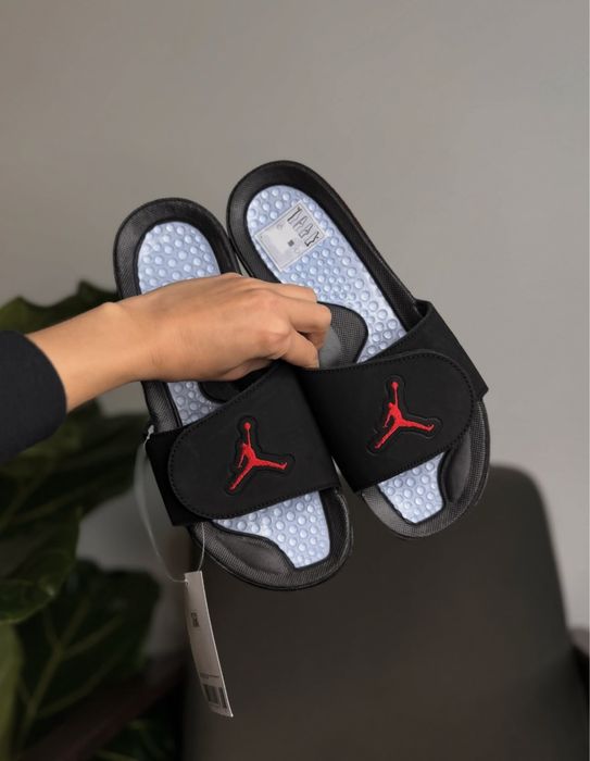 Чоловічі тапочки JORDAN HYDRO V RETRO ( 555501 - 061 ) Оригинал !