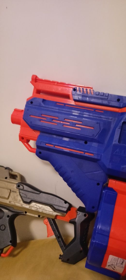 Pistolet NERF infinis automat