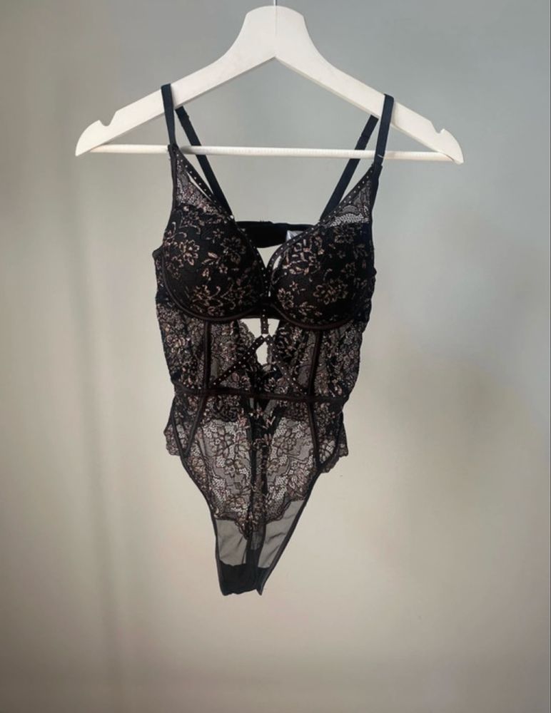 Czarno złote koronkowe body bielizna New Yorker 75B