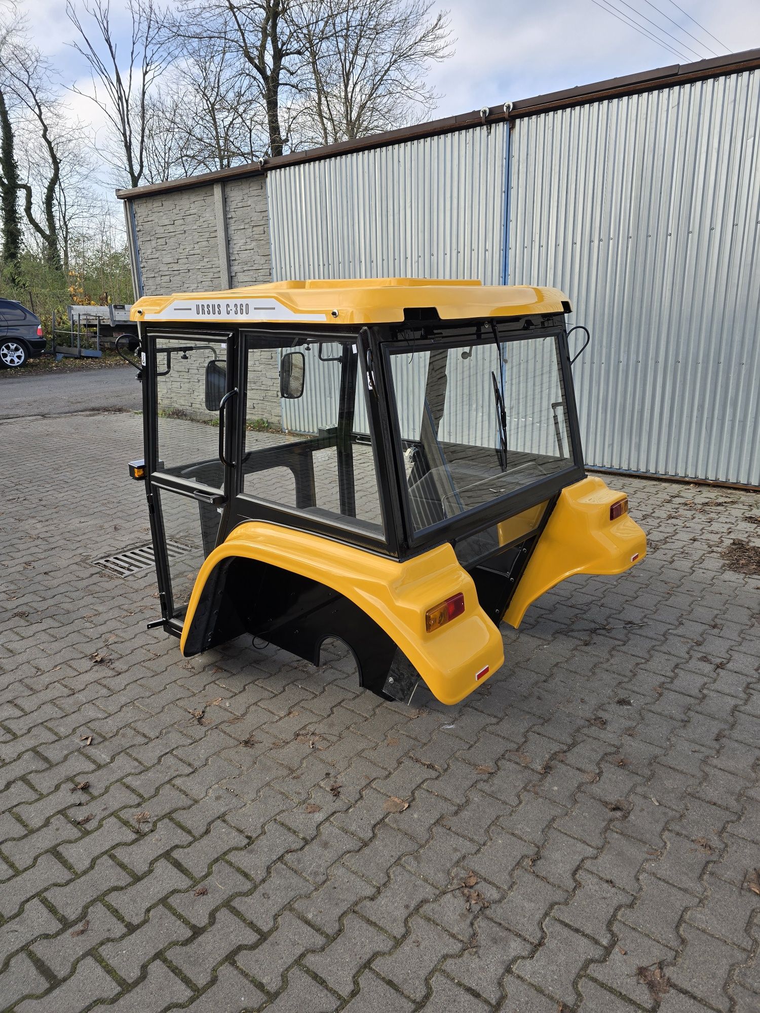Kabiną C360 tworzywo Kabina ciągnikowa c360 Maska C360 Nowa kabina 360