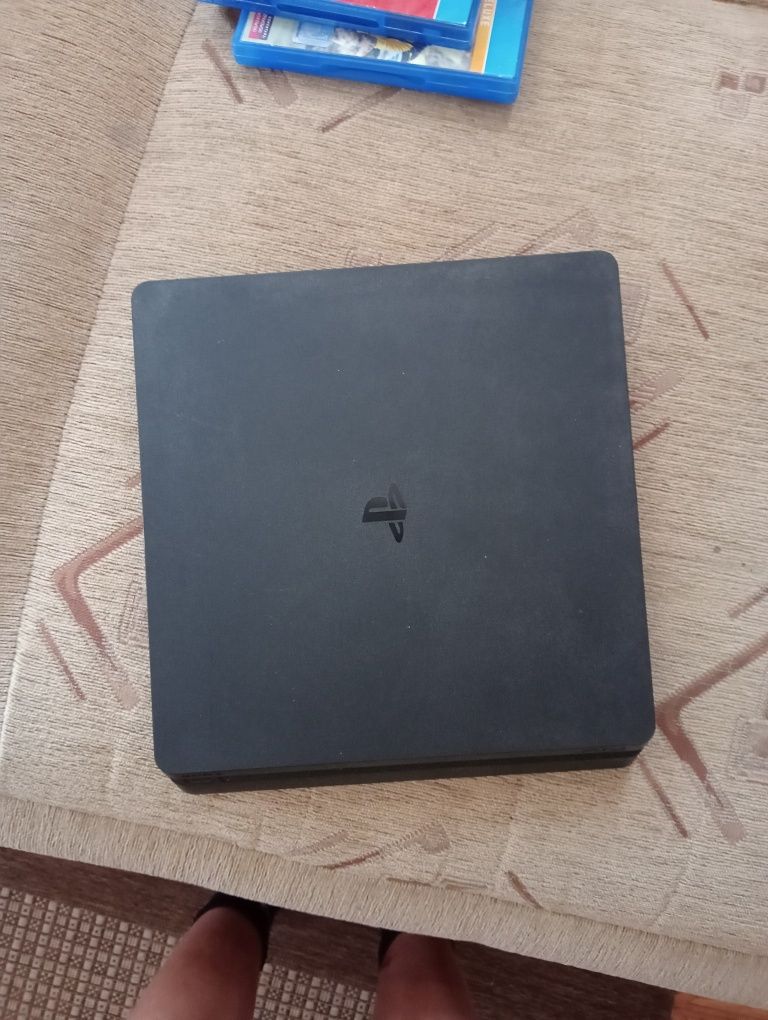 Witam mam na sprzedaż ps 4 slim nie odbieram telefonów  proszę pisać