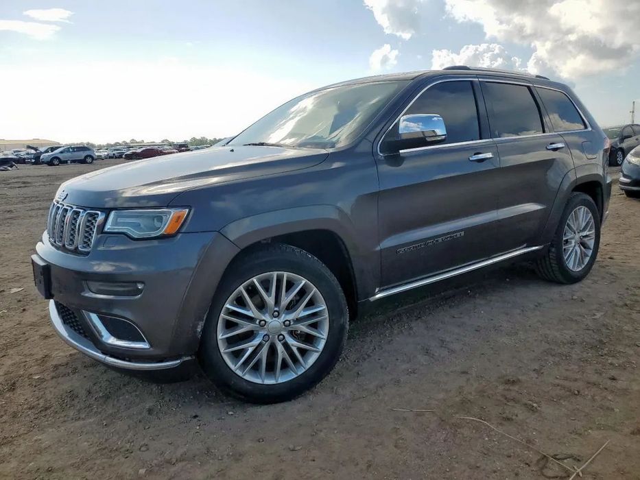 Jeep Grand Cherokee Autko z 2017 roku z bogatym wyposażeniem w transporcie do Polski