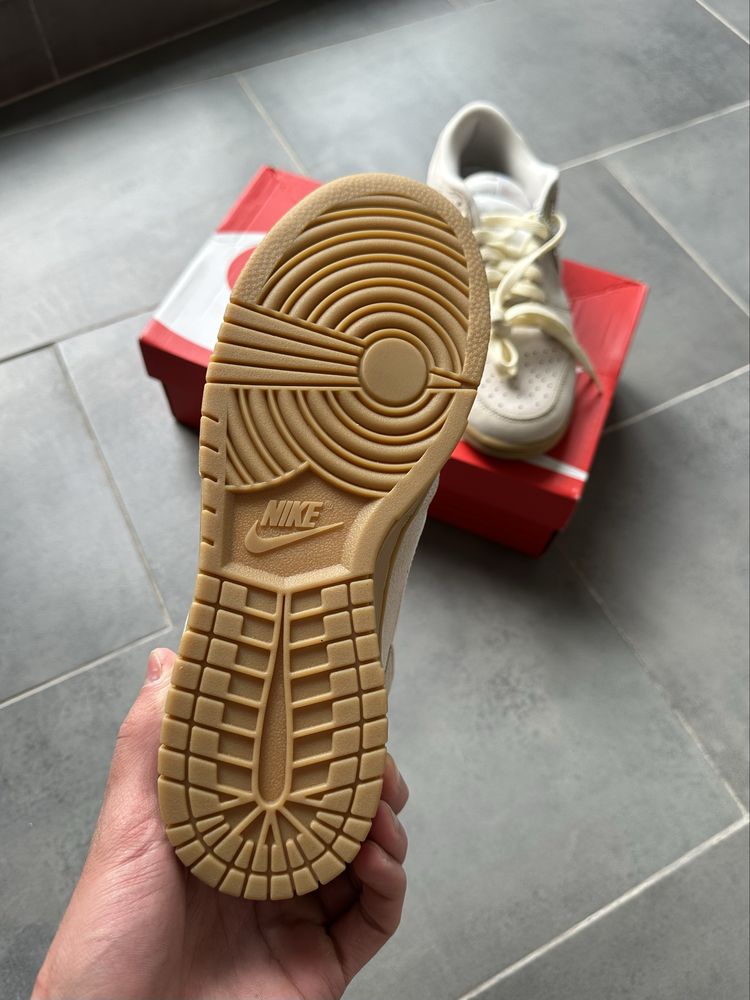 Жіночі оригінальні кросівки Nike Dunk Low SE Hangul Day FQ8147-104