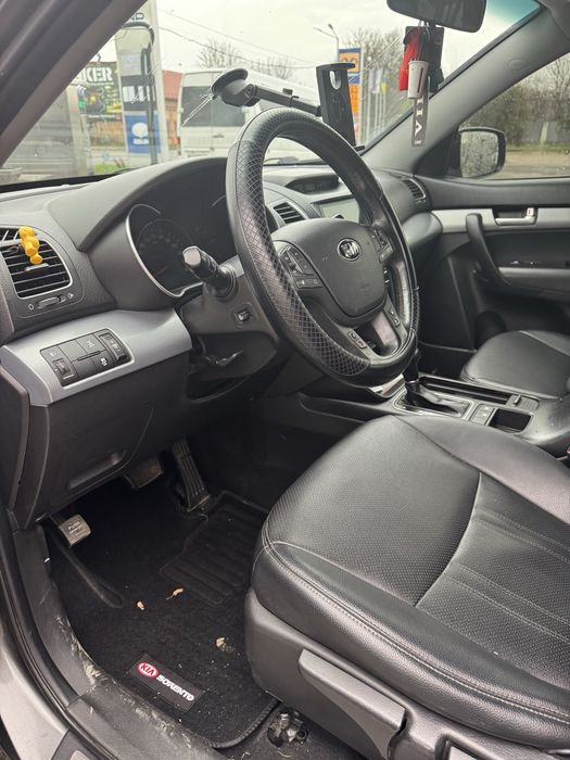 Продам власне авто кіа сорентов завдский фарбі.