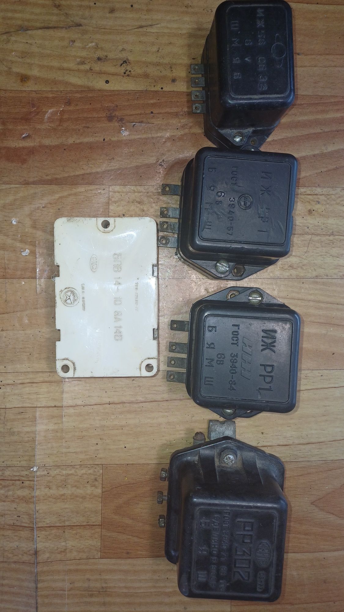 Комутатори-реле зарядки Іж 6-12v