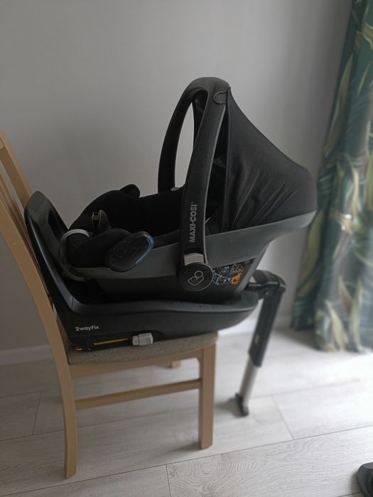 Nosidełko Maxi Cosi z bazą pod ISOFIX + adaptery do wózka