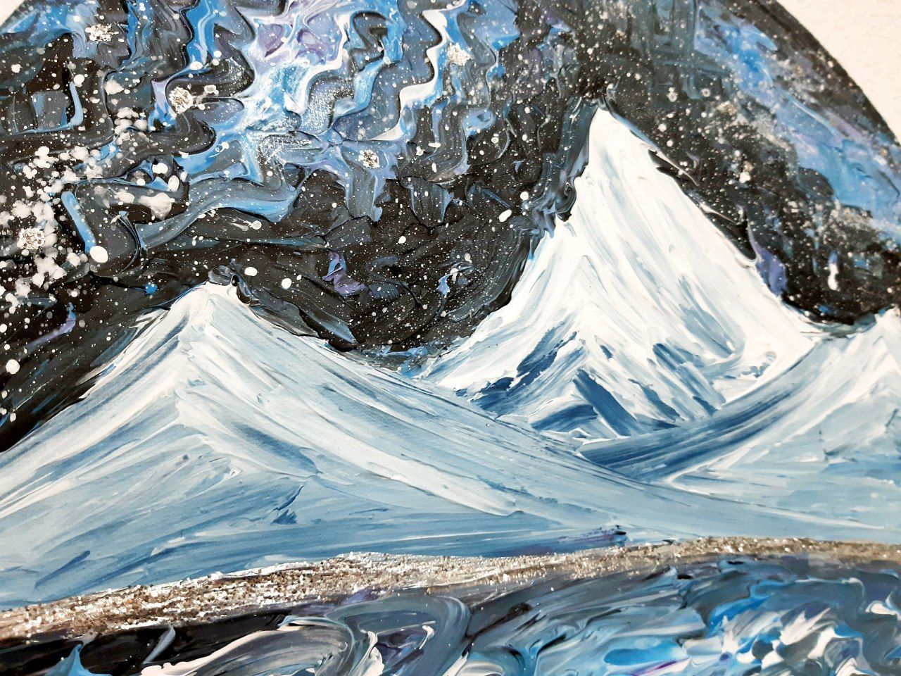 Картина акрилом круглая "Снежные горы"