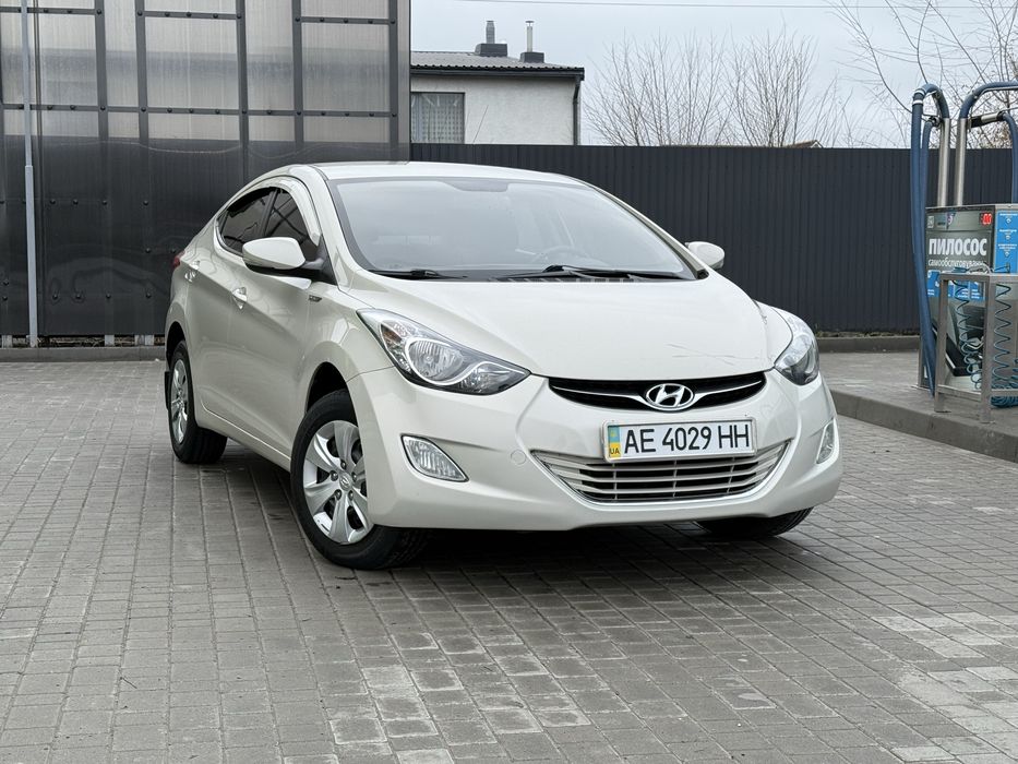Hyunbai Elantra офіційна