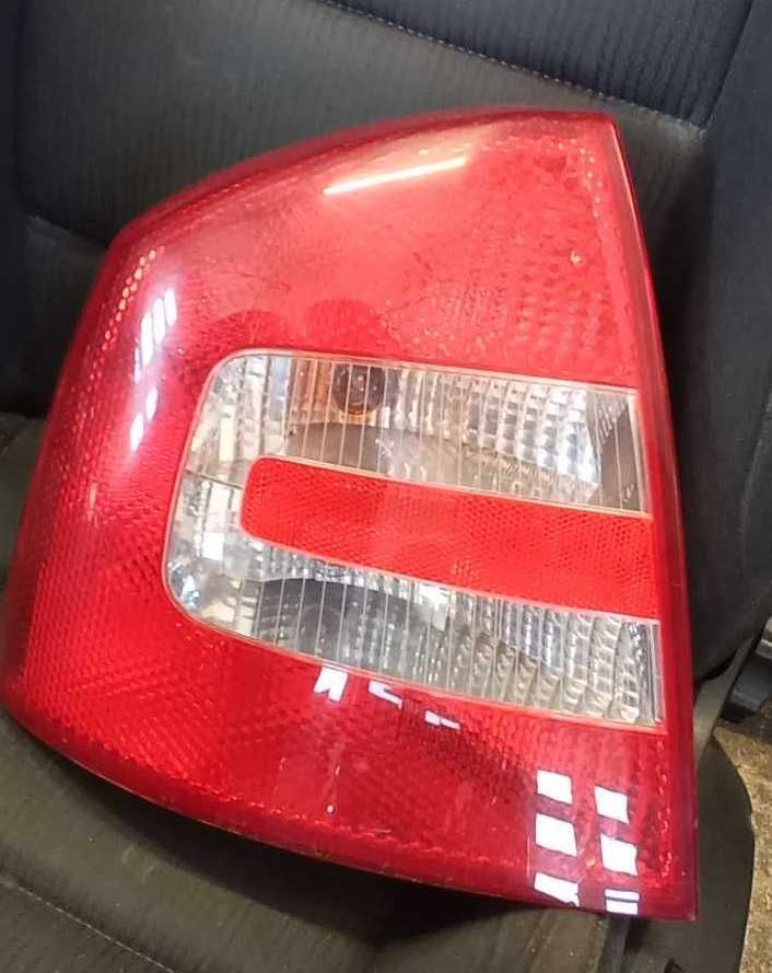 lampa tylna lampy tylne Skoda Octavia II