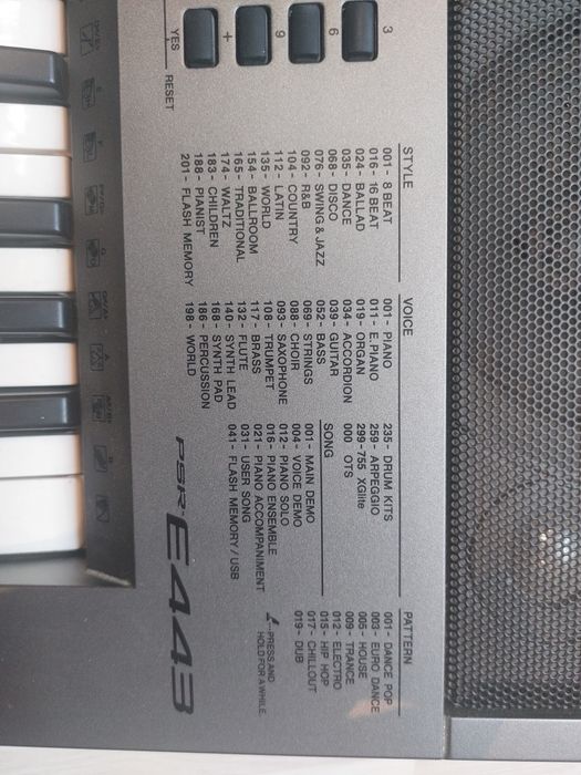 Keyboard yamaha PSR-E443